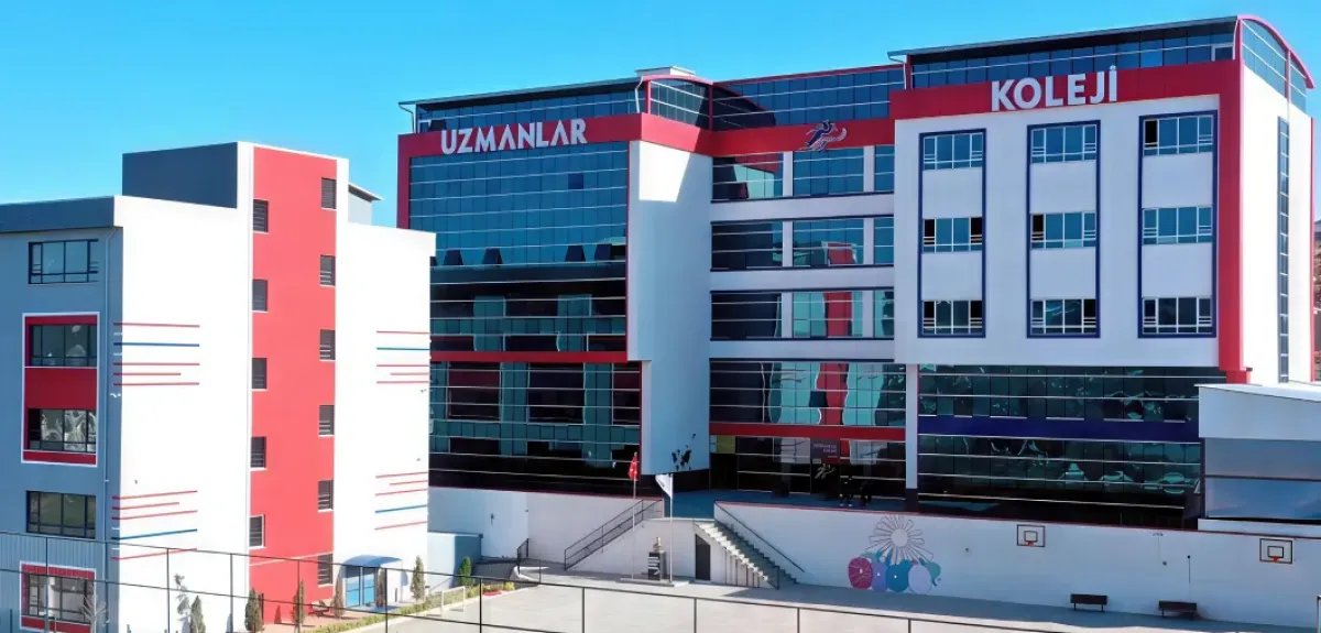 Uzmanlar Koleji sınıf ortamı
