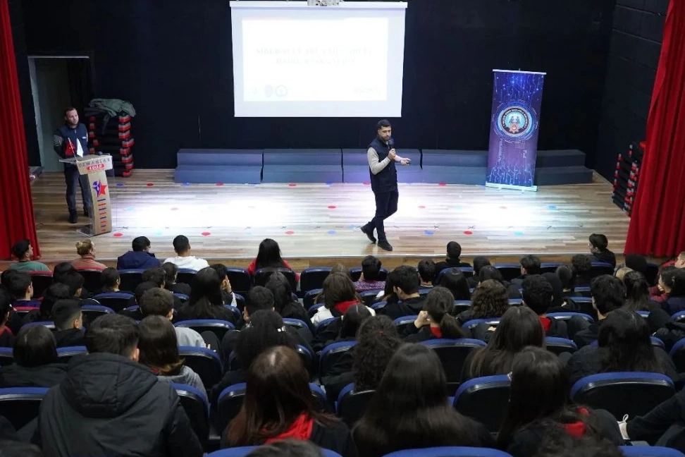 Yalova Uzmanlar Koleji’nde Siber Farkındalık eğitimi verildi